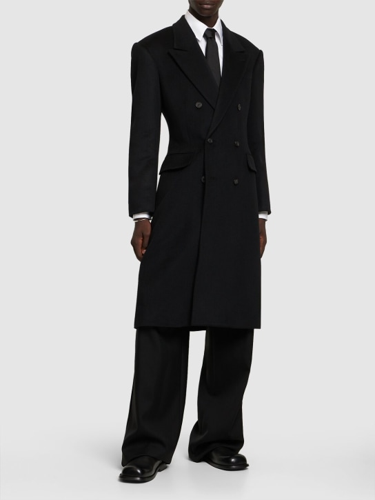 Alexander McQueen: Wide shoulder fitted cashmere coat - Siyah - men_1 | Luisa Via Roma