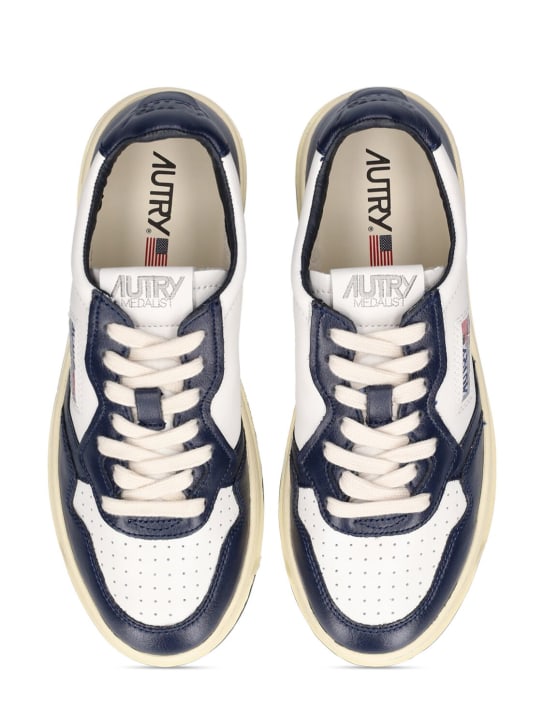 Autry: Medalist low leather sneakers - White/Blue - women_5 | Luisa Via Roma