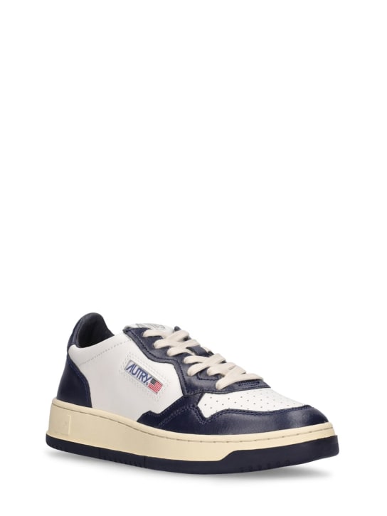 Autry: Medalist low leather sneakers - White/Blue - women_2 | Luisa Via Roma