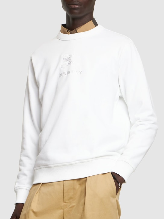 Burberry: Sweatshirt mit Logo „Tyrall“ - Weiß - men_2 | Luisa Via Roma