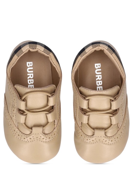 Burberry: Chaussures nouveau-né à lacets en cuir - Beige - kids-boys_1 | Luisa Via Roma