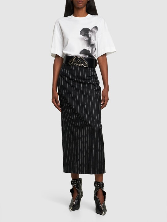Alexander McQueen: T-Shirt aus Baumwolle mit Orchideendruck - Weiß - women_1 | Luisa Via Roma