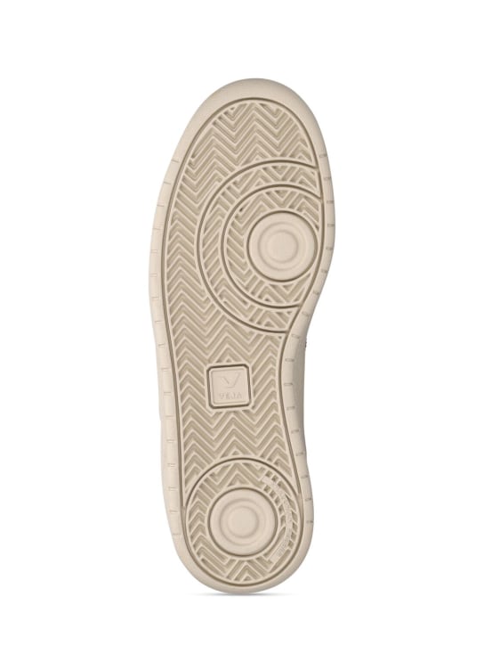 Veja: V-12 sneakers - White Marsala - men_5 | Luisa Via Roma