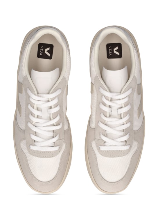 Veja: V-10 sneakers - White/Natural/Pearl - men_5 | Luisa Via Roma