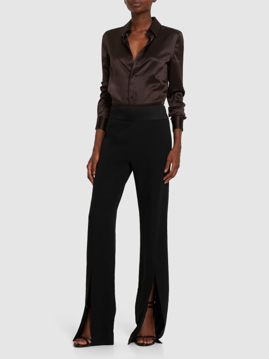 SIMKHAI: Pantalones de satén crepé - Negro - women_1 | Luisa Via Roma