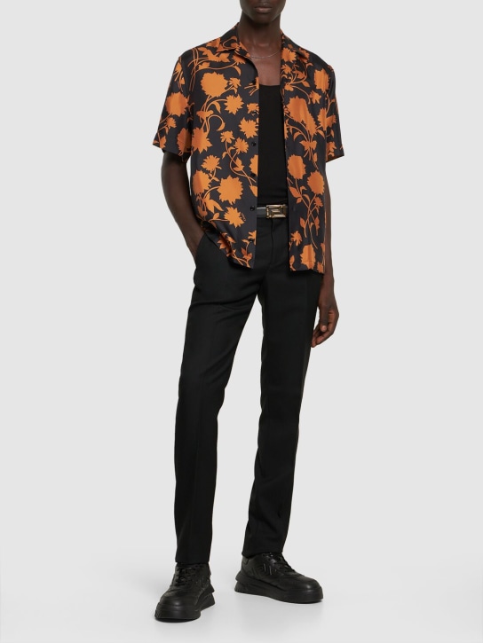 Versace: Flower print silk short sleeve shirt - Siyah/Karamel - men_1 | Luisa Via Roma