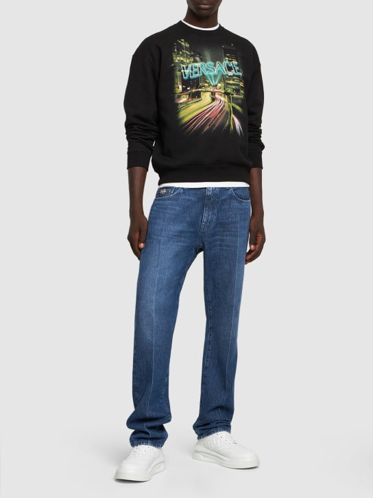 Versace: Sweatshirt aus Baumwolle mit Lichtdruck „Versace“ - Schwarz - men_1 | Luisa Via Roma