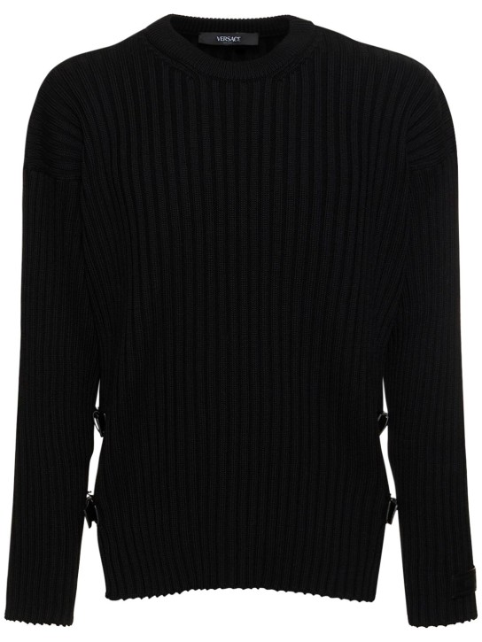 Versace: Suéter de punto de lana con hebilla - Negro - men_0 | Luisa Via Roma