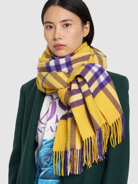 Burberry: Giant Check printed cashmere scarf - Pear - women_1 | Luisa Via Roma