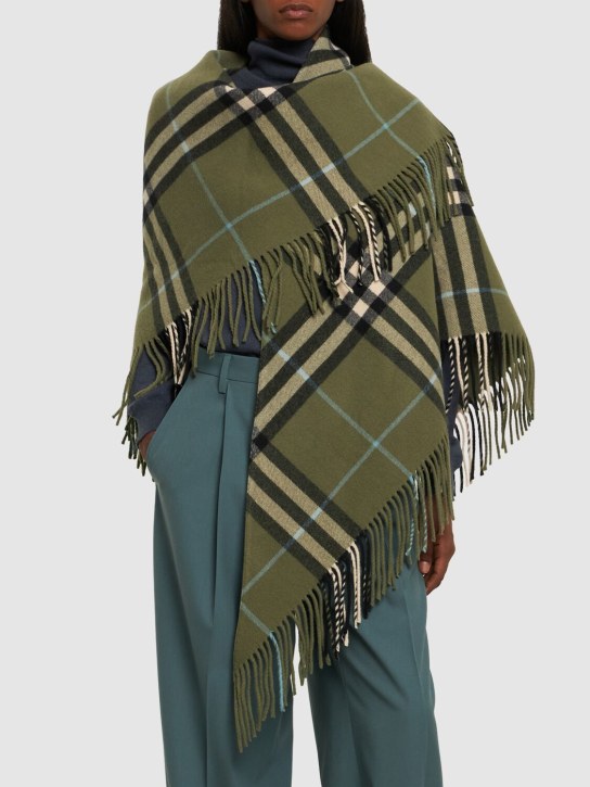 Burberry: Giant Check fringed wool shawl - Shrub - women_1 | Luisa Via Roma
