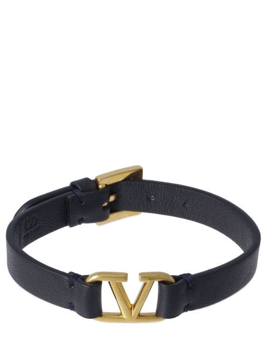 Valentino Garavani: V logo leather bracelet - Dunkelblau/Gold - men_0 | Luisa Via Roma