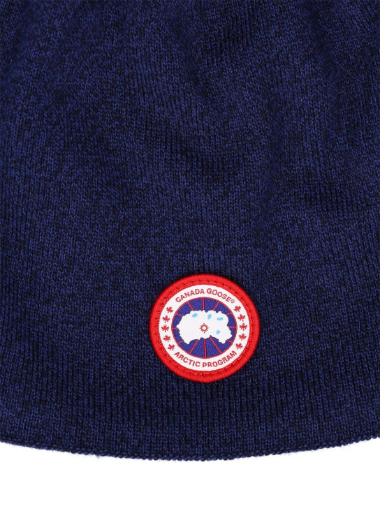 Canada Goose: Standard wool blend beanie - men_1 | Luisa Via Roma