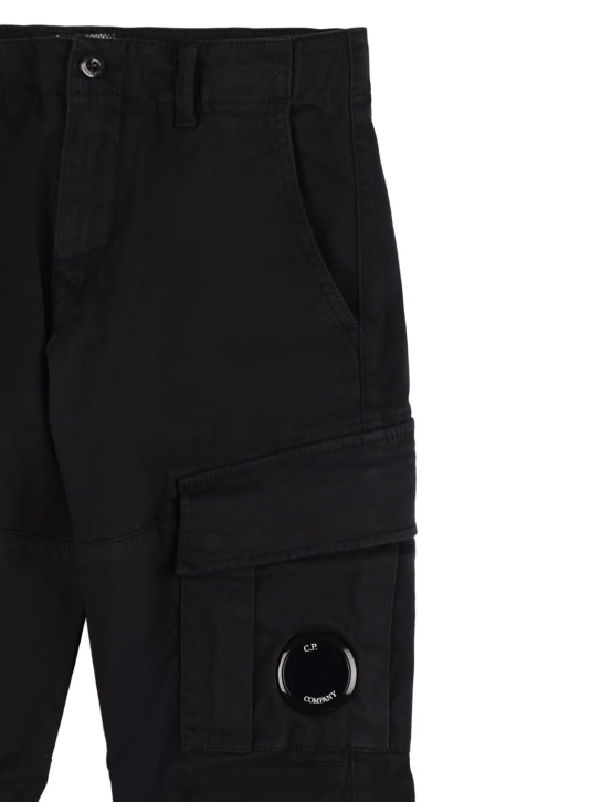 C.P. Company: Pantalones cargo de satén stretch - Negro - kids-boys_1 | Luisa Via Roma