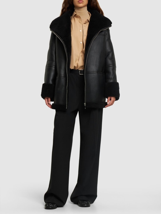 Toteme: Signature shearling zip coat - Black - women_1 | Luisa Via Roma