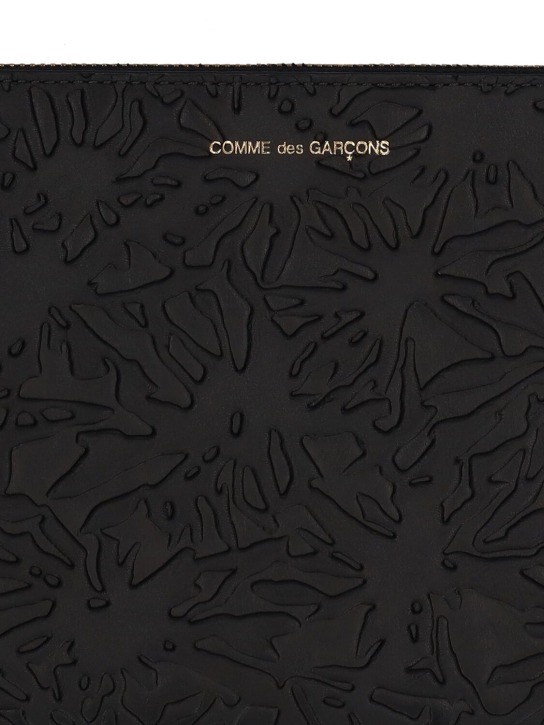 Comme des Garçons Wallet: 森林压纹皮革钱包 - 黑色 - women_1 | Luisa Via Roma