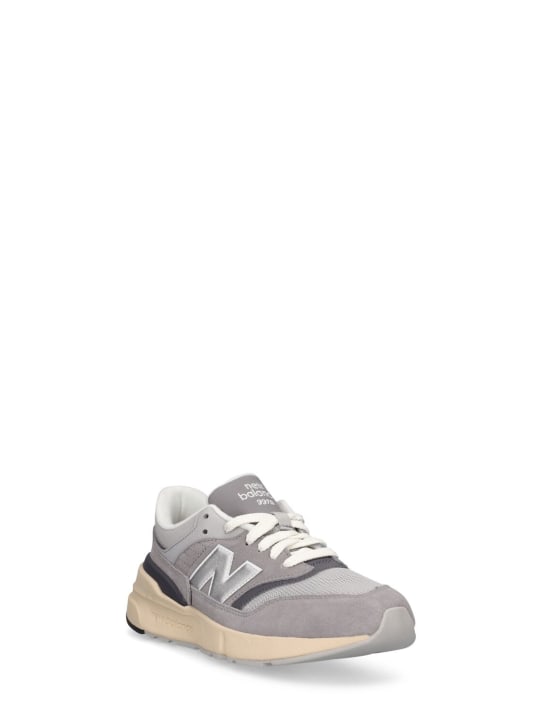 New Balance: Sneakers 997 R de piel - Gris - kids-boys_1 | Luisa Via Roma