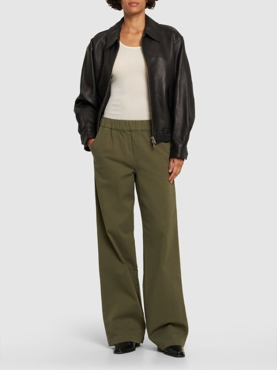 ANINE BING: Pantalones rectos de algodón stretch - Verde Militar - women_1 | Luisa Via Roma