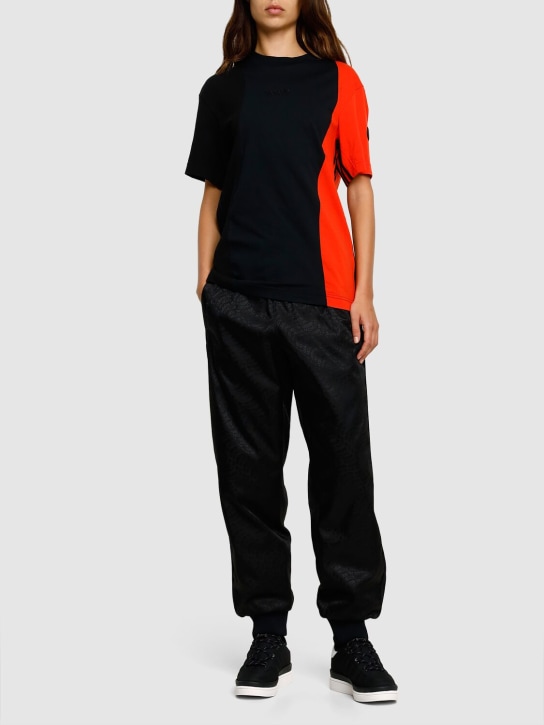 Moncler Genius: Camiseta de algodón estampado - Negro/Rojo - women_1 | Luisa Via Roma
