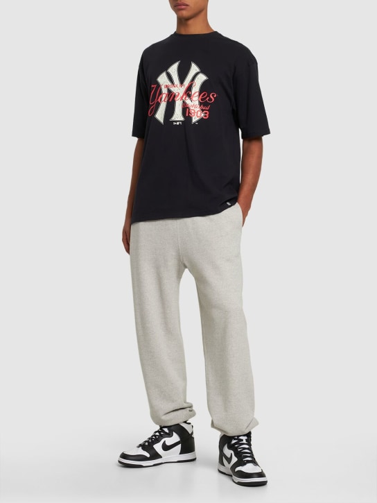 New Era: NY Yankees MLB Lifestyle T恤 - 蓝色/白色 - men_1 | Luisa Via Roma