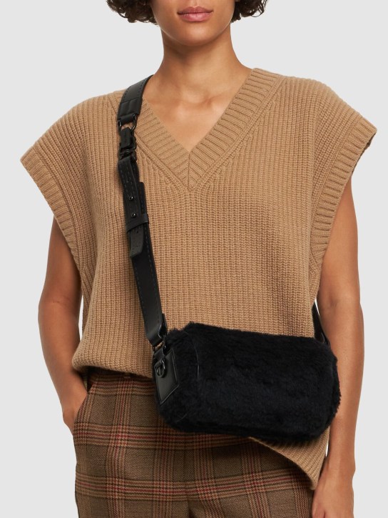 Max Mara: Small Roll Teddy shoulder bag - Siyah - women_1 | Luisa Via Roma