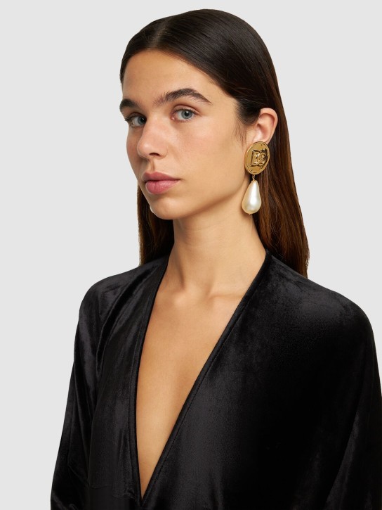 Dolce&Gabbana: Coin logo DG人造珍珠夹扣耳环 - women_1 | Luisa Via Roma