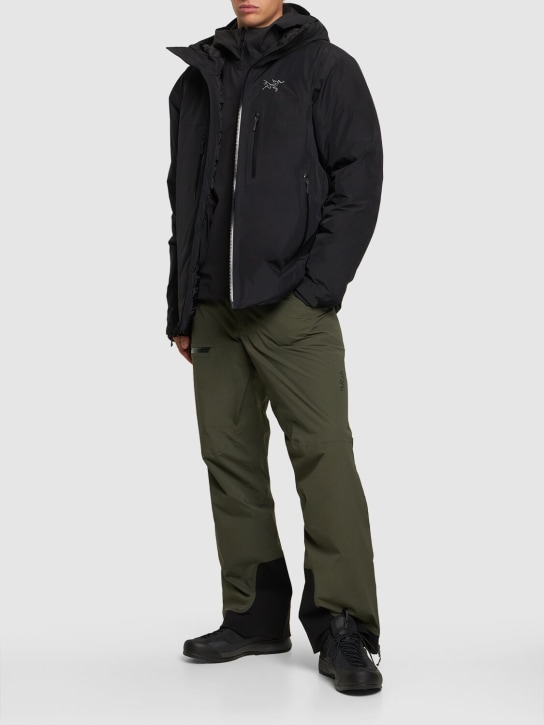 Arc'teryx: Isolierte Daunenjacke „Beta“ (2 l) - men_1 | Luisa Via Roma