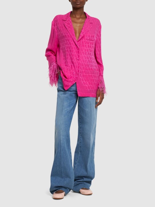 Valentino: Chemise en soie jacquard à logo avec plumes - Pink - women_1 | Luisa Via Roma