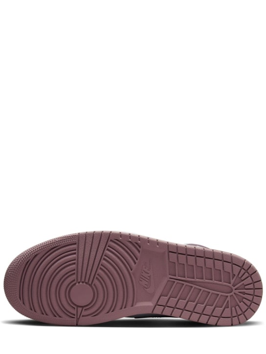 Nike: Sneakers Air Jordan 1 Retro High OG - White/Sky Mauve - men_4 | Luisa Via Roma