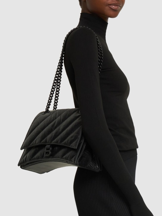 Balenciaga: Medium Tasche aus gestepptem Leder „Crush“ - Schwarz - women_1 | Luisa Via Roma