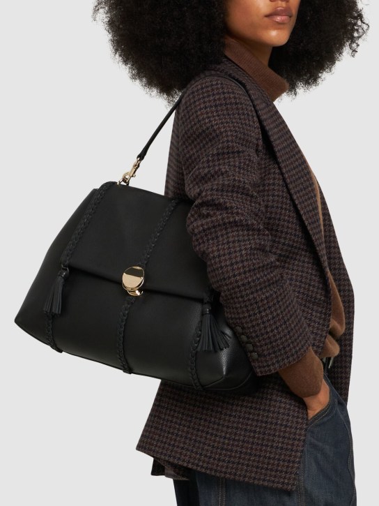 Chloé: Grand sac porté épaule en cuir Penelope - Noir - women_1 | Luisa Via Roma