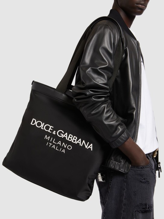 Dolce&Gabbana: Tote bag en nylon à logo caoutchouté - Noir - men_1 | Luisa Via Roma