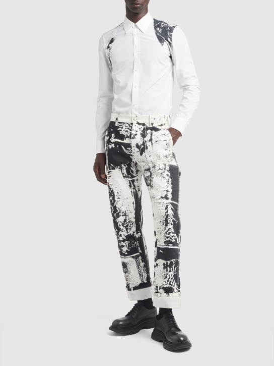 Alexander McQueen: 贴片棉质工装牛仔裤 - 白色/黑色 - men_1 | Luisa Via Roma