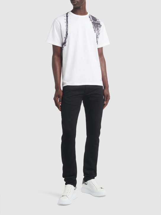 Alexander McQueen: Camiseta de algodón - Blanco/Negro - men_1 | Luisa Via Roma