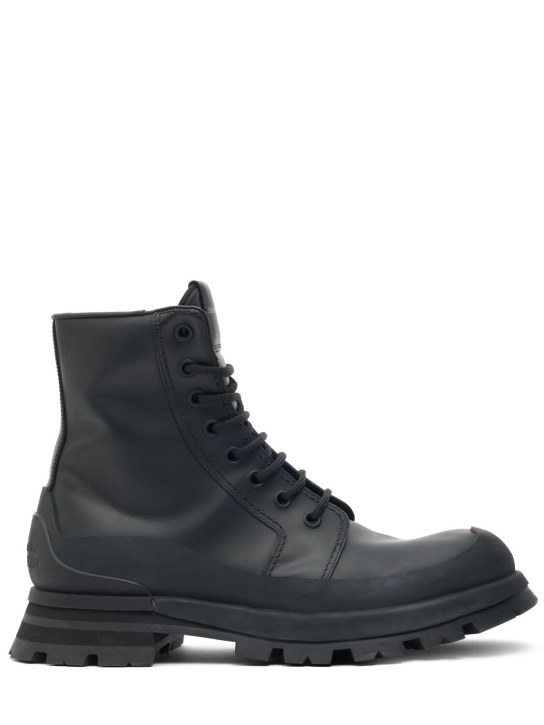 Alexander McQueen: Wander leather boots - Black - men_0 | Luisa Via Roma