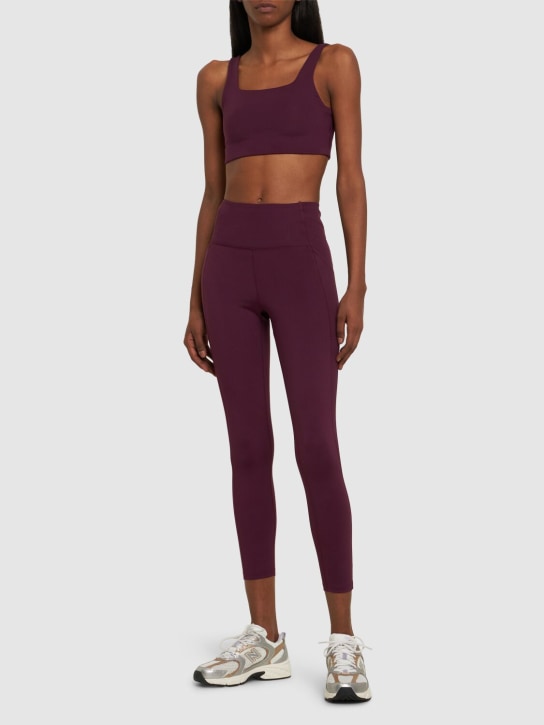 Girlfriend Collective: Tommy弹力科技织物运动内衣 - 紫色 - women_1 | Luisa Via Roma