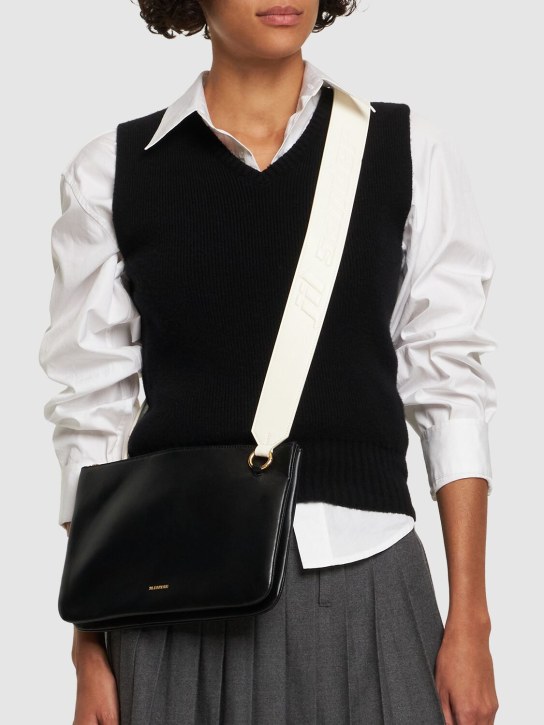 Jil Sander: Large Link leather shoulder bag - Siyah - women_1 | Luisa Via Roma