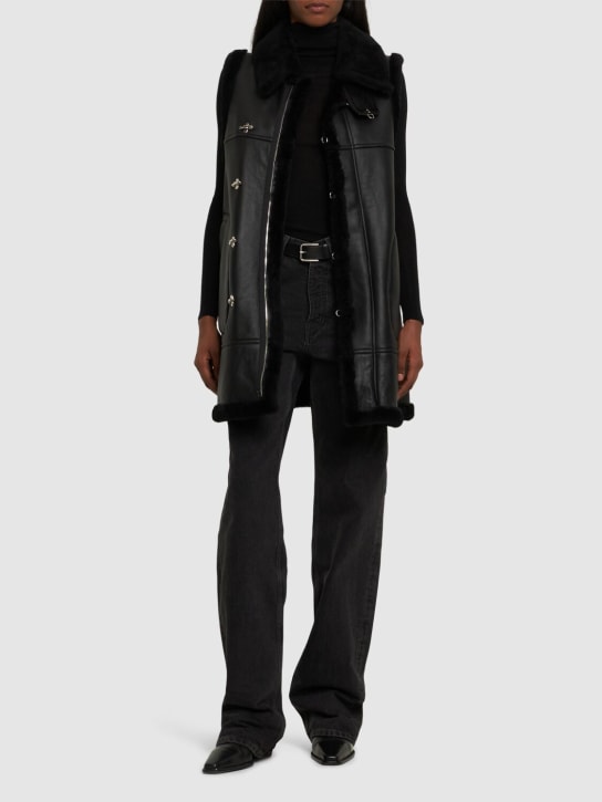 Noir Kei Ninomiya: Weste aus Shearling - Schwarz - women_1 | Luisa Via Roma