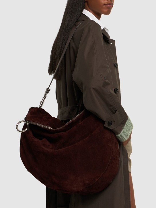 Burberry: Grand sac porté épaule en daim Knight - Cocoa - women_1 | Luisa Via Roma