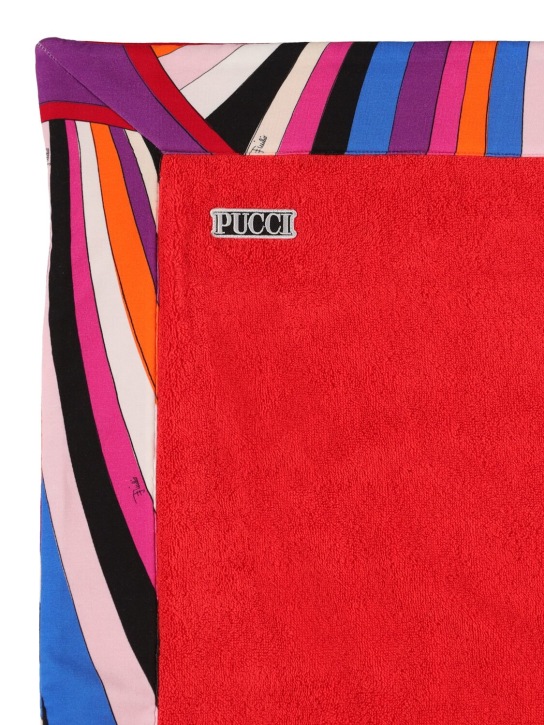Pucci: Serviette de bain en tissu éponge imprimé logo - Rouge - kids-girls_1 | Luisa Via Roma