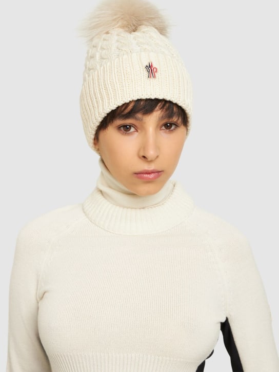 Moncler Grenoble: Cappello beanie in lana tricot / pompom - Natural - women_1 | Luisa Via Roma
