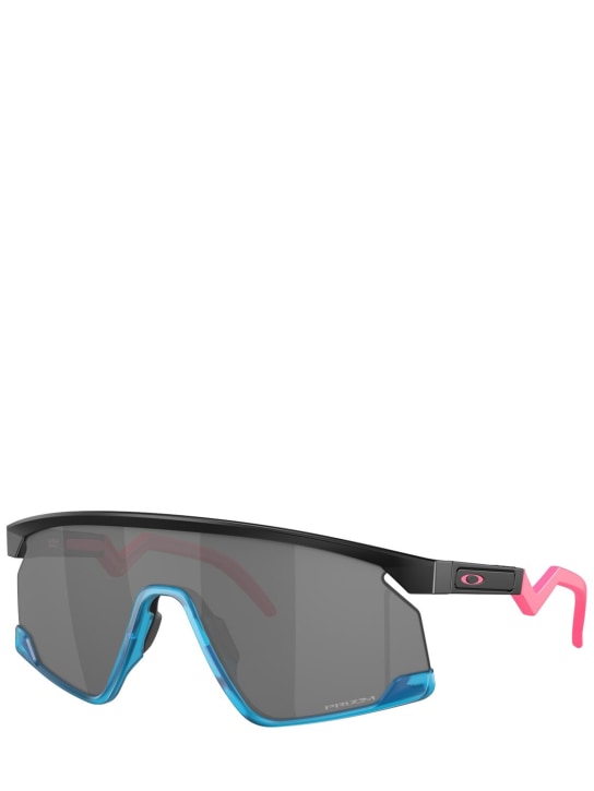Oakley: Bxtr Mask sunglasses - Black - men_1 | Luisa Via Roma