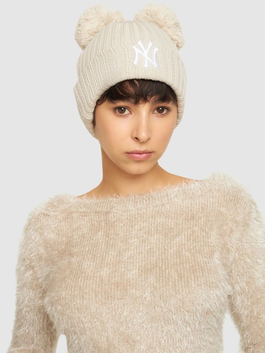 New Era: Knit NY Yankees double pompom beanie - women_1 | Luisa Via Roma