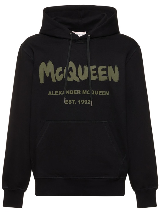 Alexander McQueen: Hoodie aus Baumwolle mit Logodruck - Schwarz/Khaki - men_0 | Luisa Via Roma