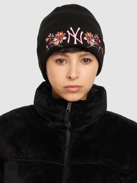 New Era: Yankees刺绣科技织物便帽 - 黑色/粉色 - women_1 | Luisa Via Roma