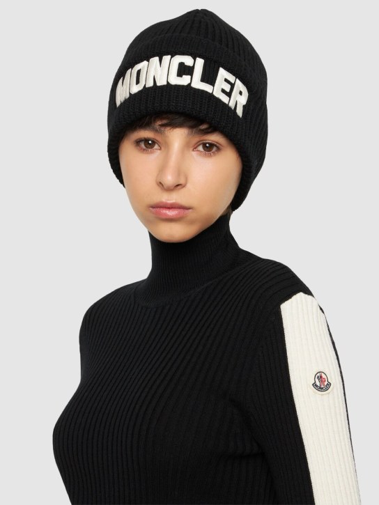 Moncler: Bonnet en maille de laine - Noir - women_1 | Luisa Via Roma