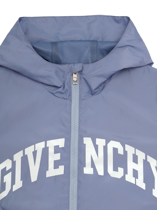 Givenchy: Coupe-vent en nylon à logo à capuche - Bleu - kids-boys_1 | Luisa Via Roma