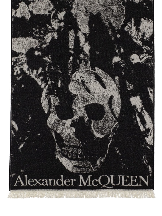 Alexander McQueen: Bufanda de lana con estampado - Negro/Marfil - women_1 | Luisa Via Roma