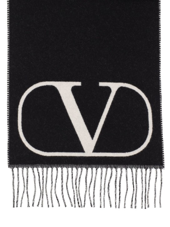 Valentino Garavani: Sciarpa in lana e cashmere con logo a intarsio - Nero - men_1 | Luisa Via Roma