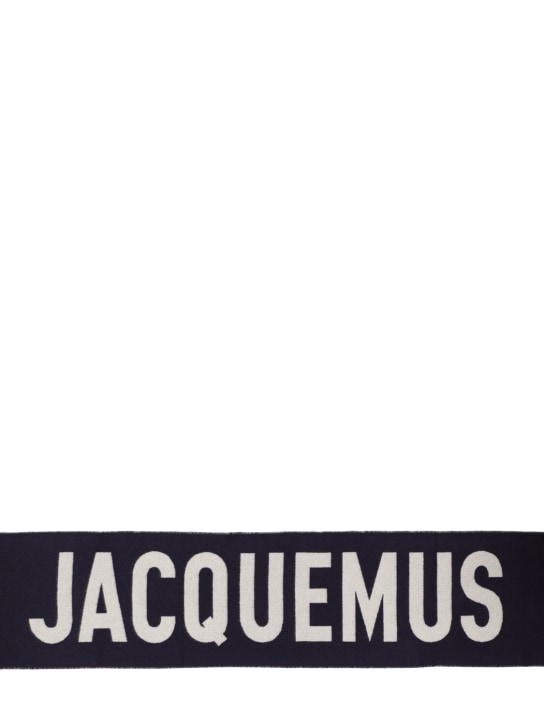 Jacquemus: Écharpe en laine à logo L'Echarpe - Bleu Marine - women_1 | Luisa Via Roma