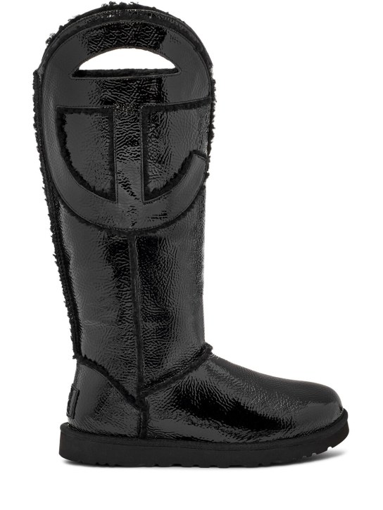 Ugg X Telfar: 10mm Telfar Tall crinkle patent boots - Siyah - women_0 | Luisa Via Roma